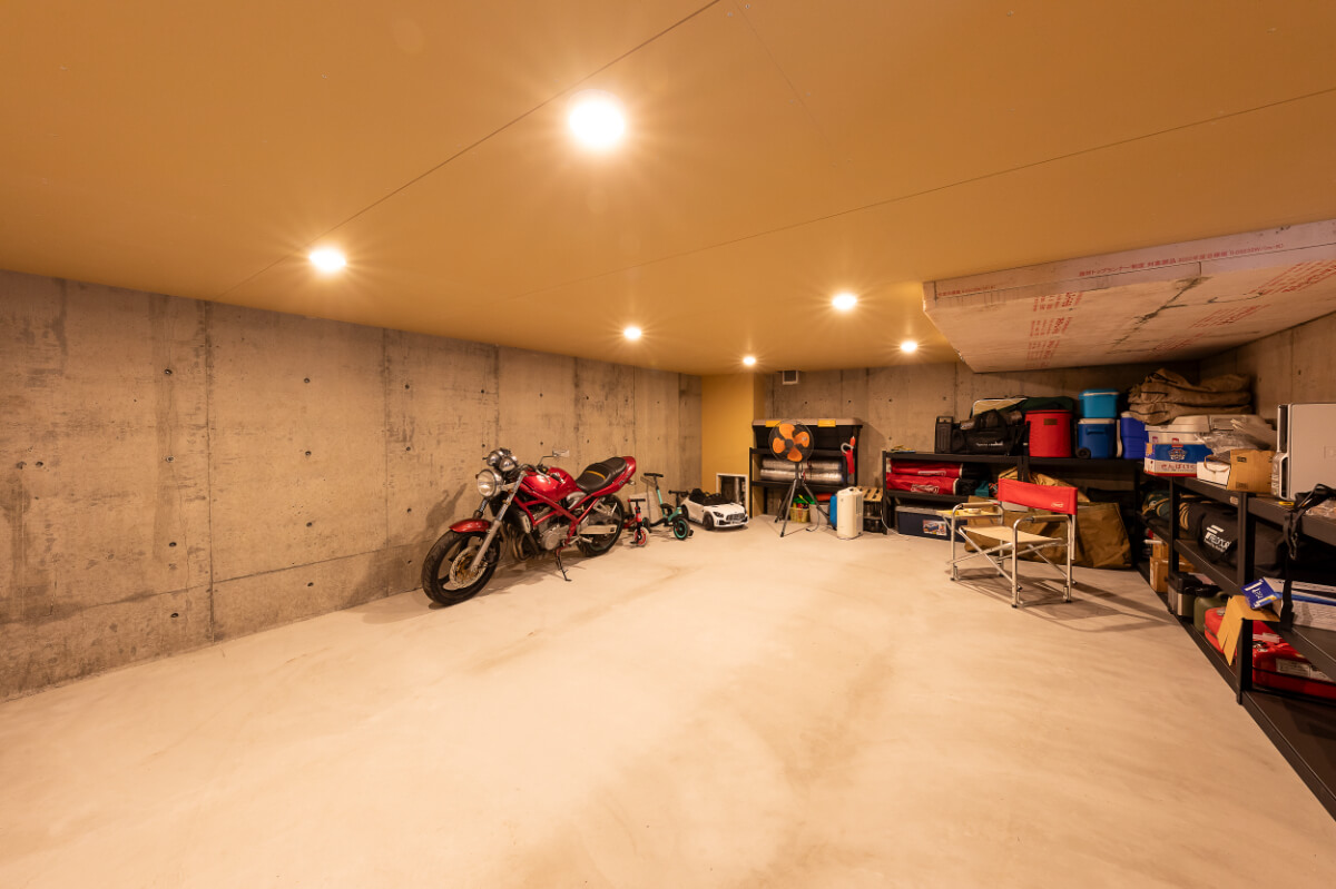 3階建ての2世帯住宅に設計した広々ガレージ
