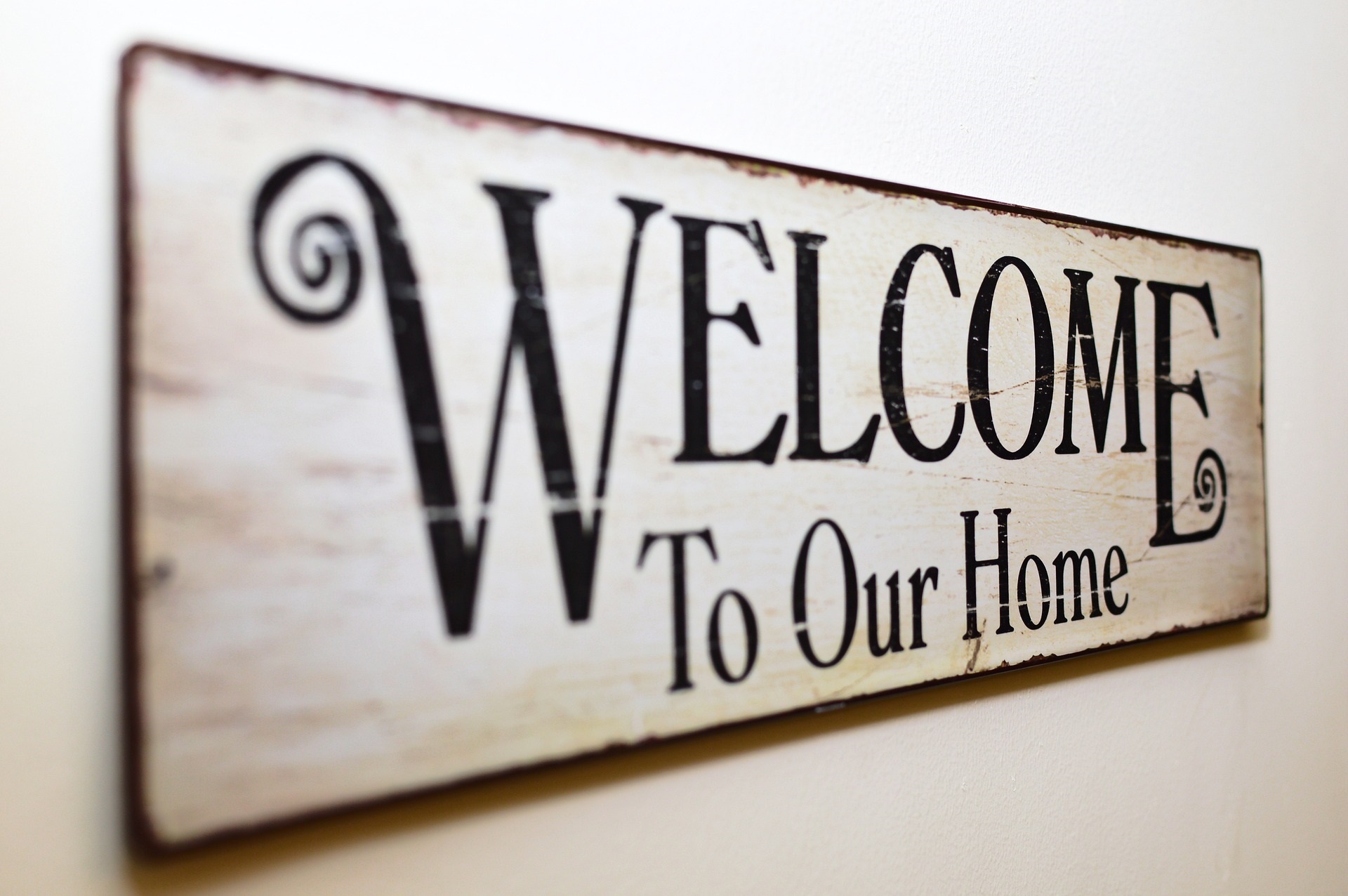 welcome-to-our-home-1205888_1920%20%281%29.jpg