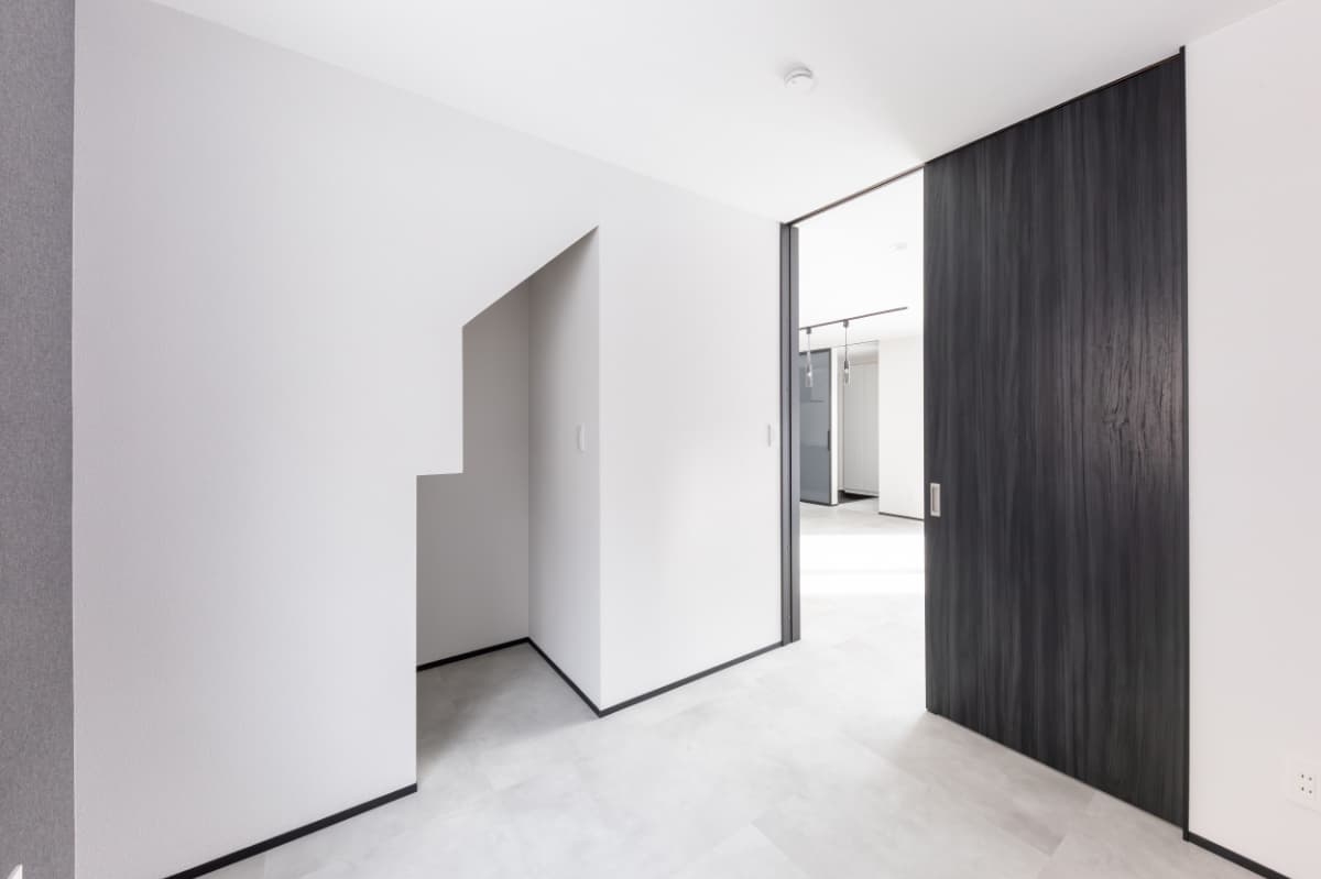 キッチンから見えるリビング